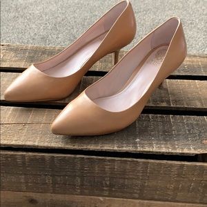 Vince Camuto Goldie/wheat Napa leather pump 8.5